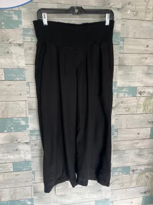 Flash Sale Old Navy maternity bottoms  Stylish & Comfortable