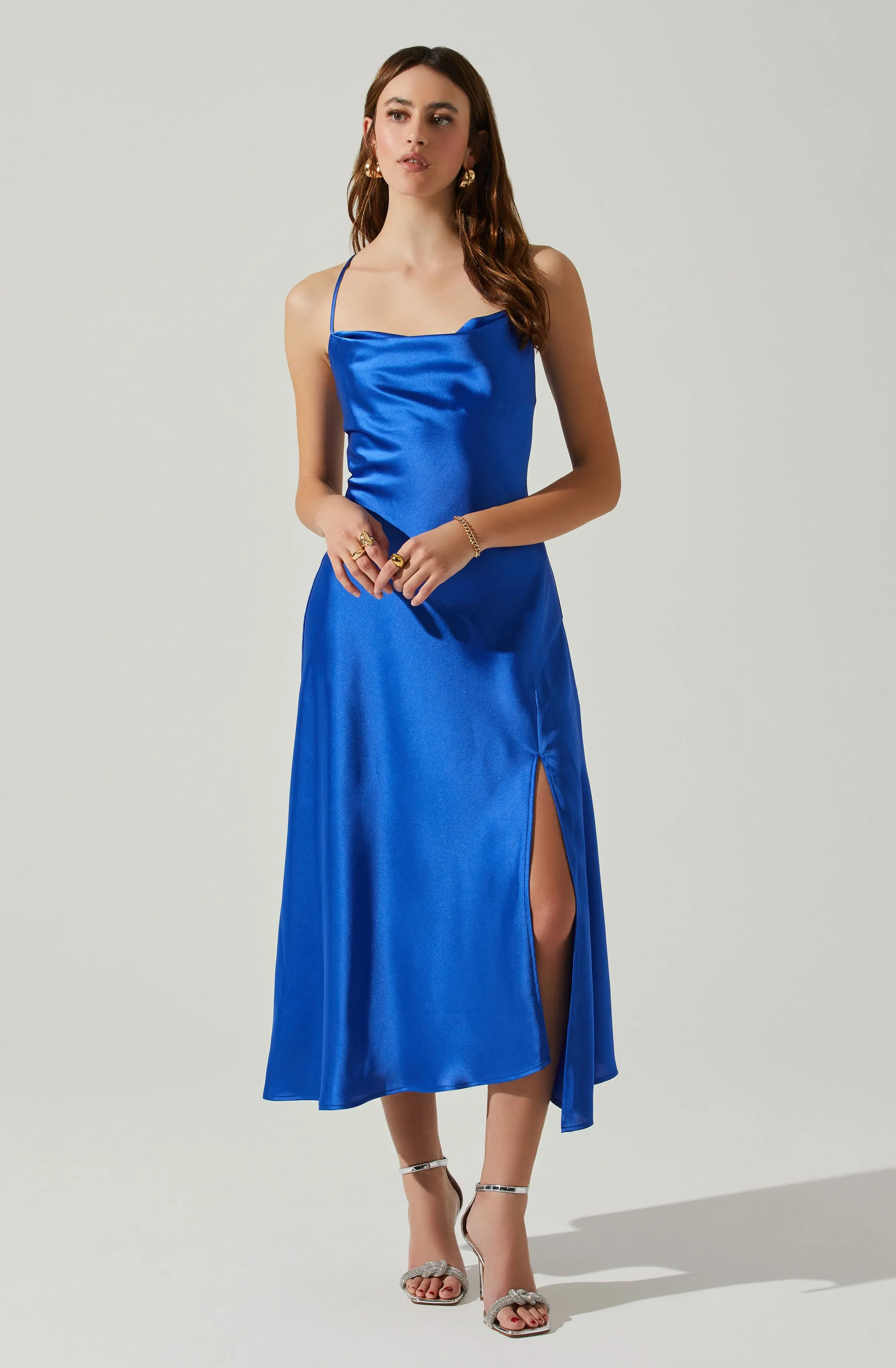 Insta-Worthy Gaia Midi Dress  Dont Miss Out!