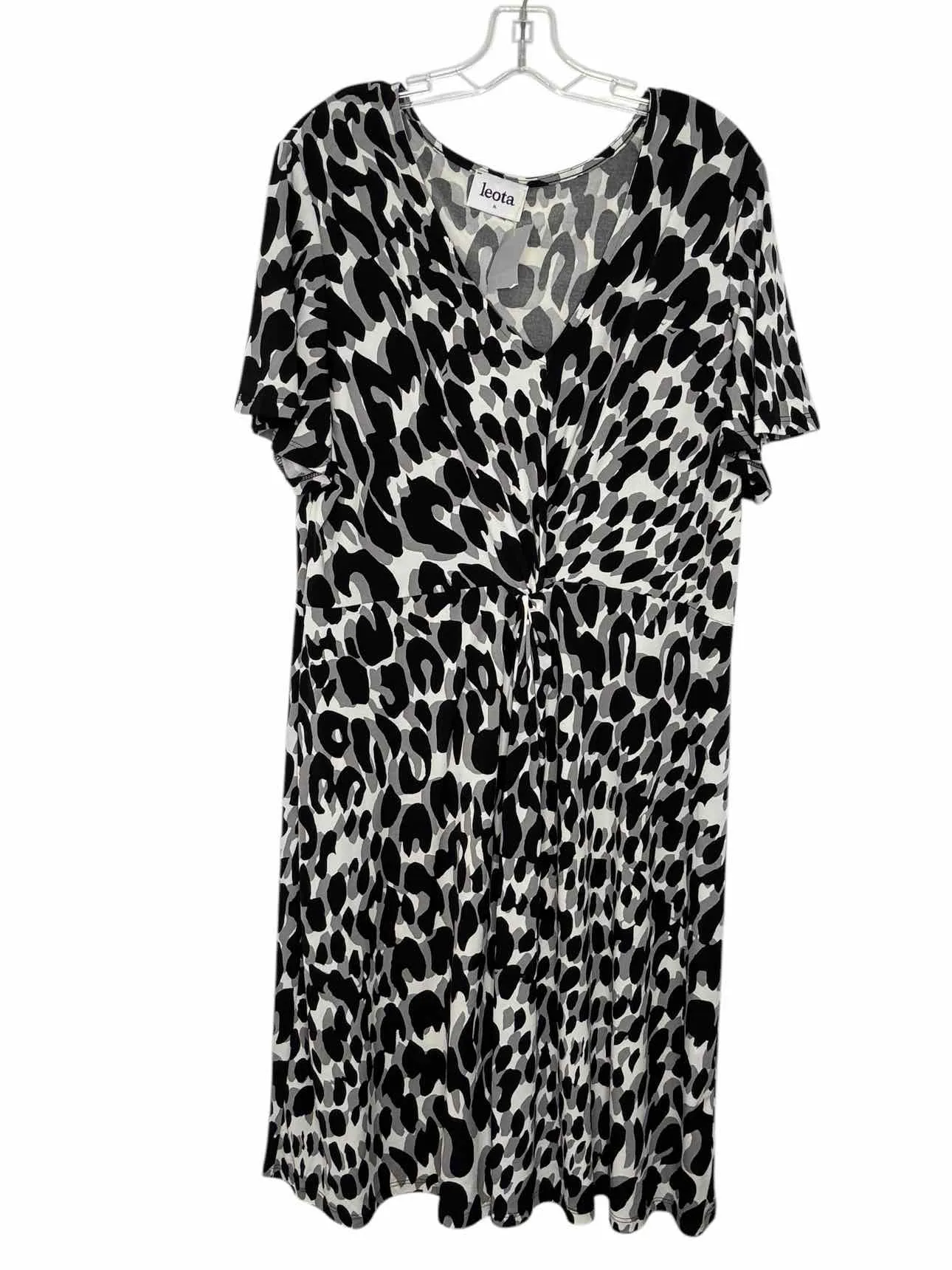 Leota Size 2X Blk/Wht Pre-Owned Dress- Ladies