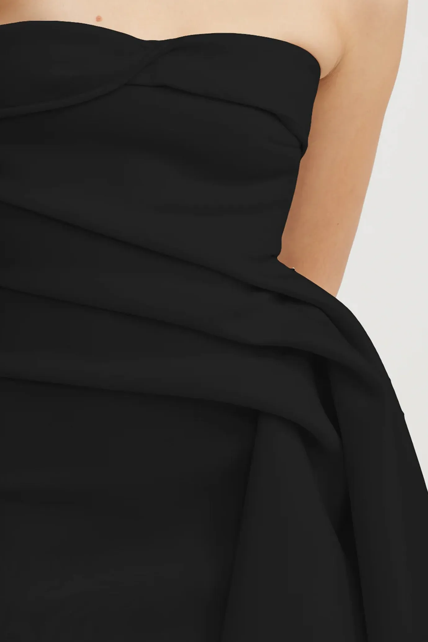 Nevie Dress Black by TOJHÀ