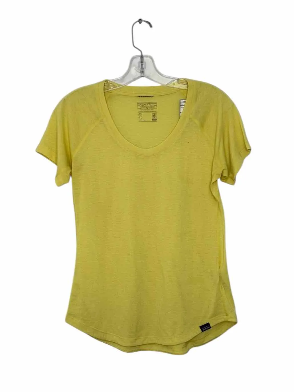 Patagonia Size Small Yellow Pre-Owned T-Shirt- Ladies