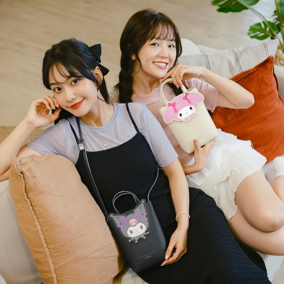 Samuel Ashley x Sanrio characters Leather Phone Pouch